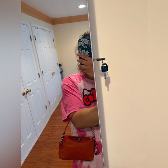 ❤️ Coach red orange turn lock wristlet ❤️ - Picture 5 of 7